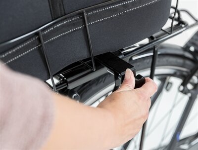 TRIXIE FIETSMAND BAGAGE DRAGER BREED ZWART
